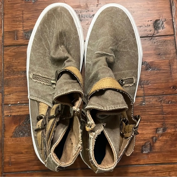 Blowfish Shoes - Women’s New Blowfish Malibu canvas hi-top sneakers. Distressed khaki green Sz 8.